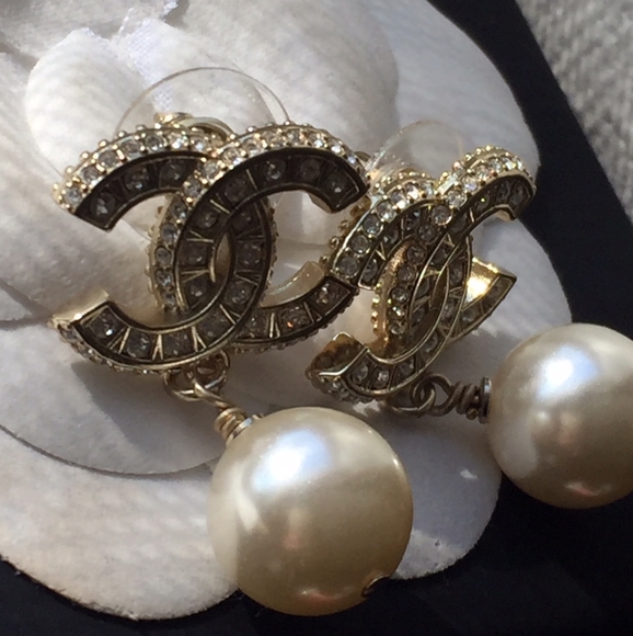 Chanel Authentic Pearl Drop Earrings - Picture 4 of 5